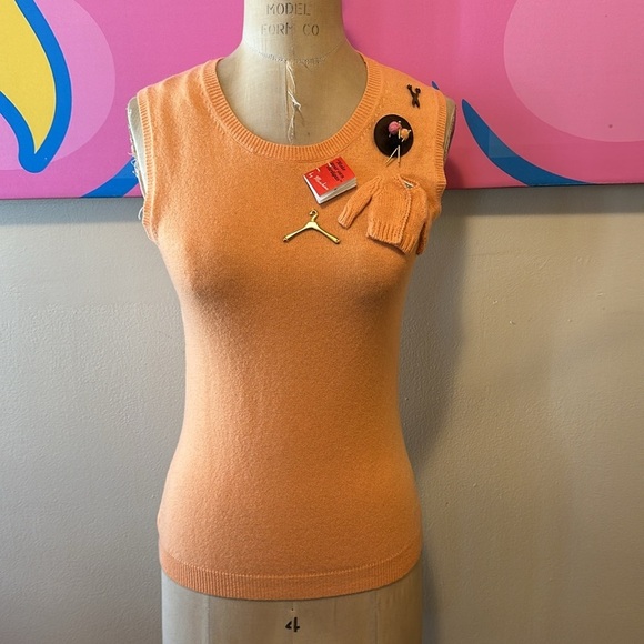 Moschino Peach Orange Cashmere Sweater Thread Spool Hanger Scissors RARE - Picture 2 of 13